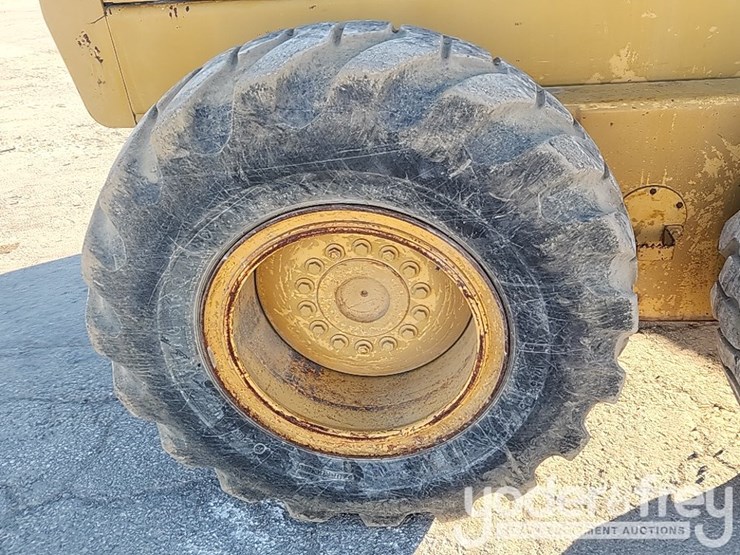 1995-deere-670b-image-10