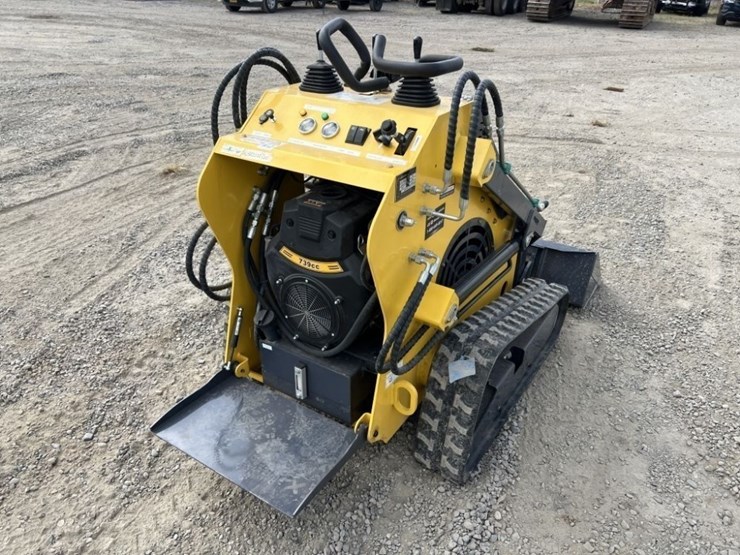 2025-land-hero-ldh-t460-mini-compact-track-loader-image-4