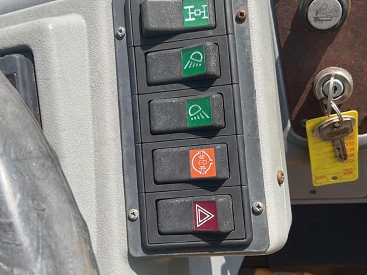 1997-massey-ferguson-660-image-22