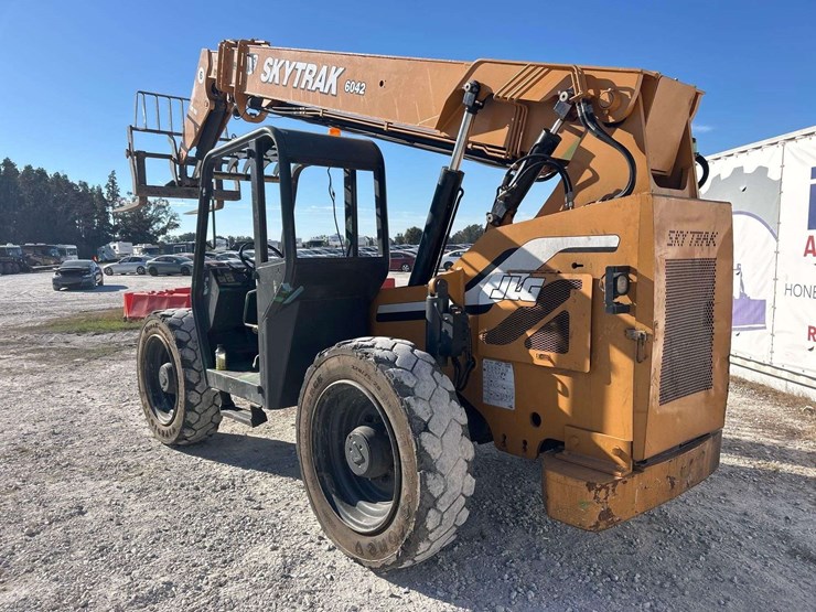 2013-sky-trak-6042-image-4