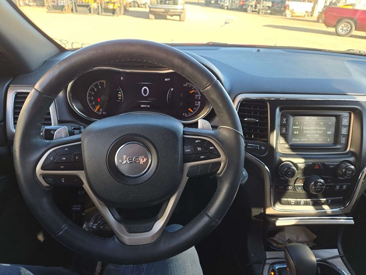 2017-jeep-grand-cherokee-laredo-image-13