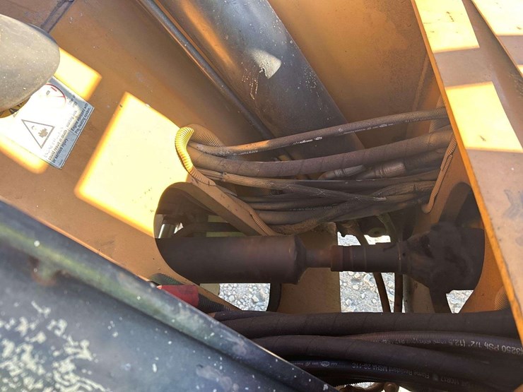 2013-sky-trak-6042-image-17