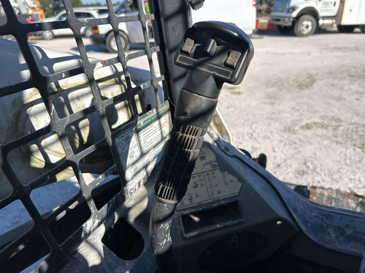 2013-bobcat-t590-image-11