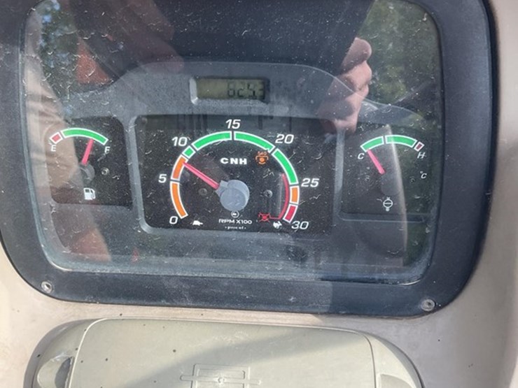 2011-case-ih-farmall-75a-image-17