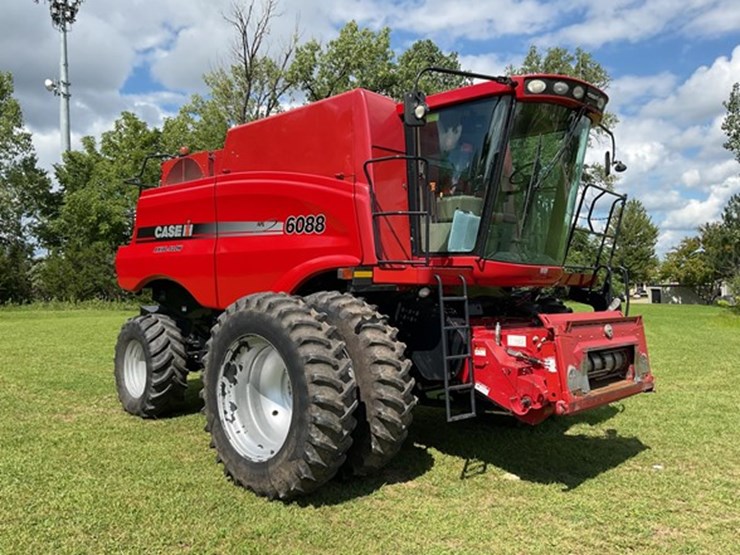 2011-case-ih-6088-image-3