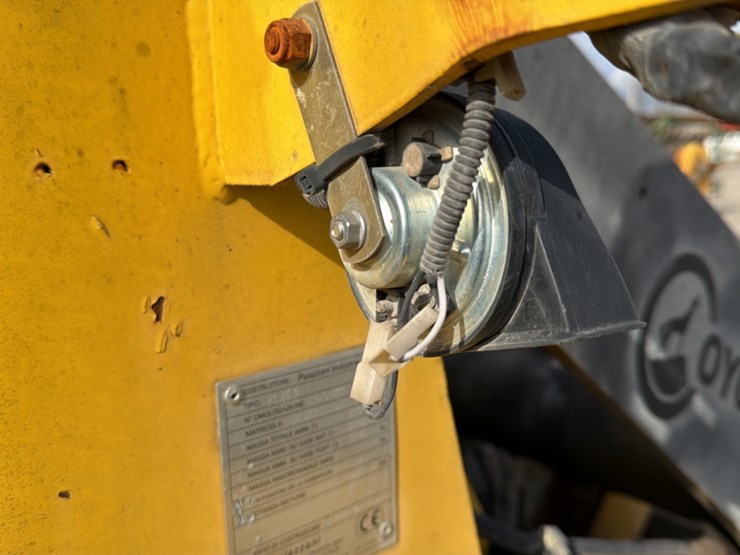 #1401-•-coyote-c14-4-compact-wheel-loader-image-37