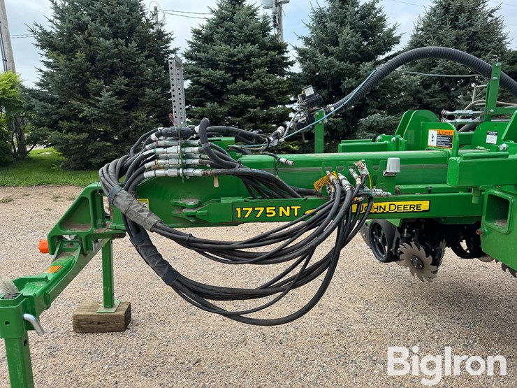 2021-john-deere-1775nt-image-11