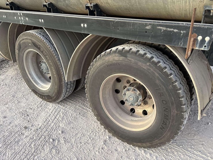 2017-freightliner-114sd-image-42