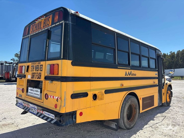 2008-freightliner-b2-image-3