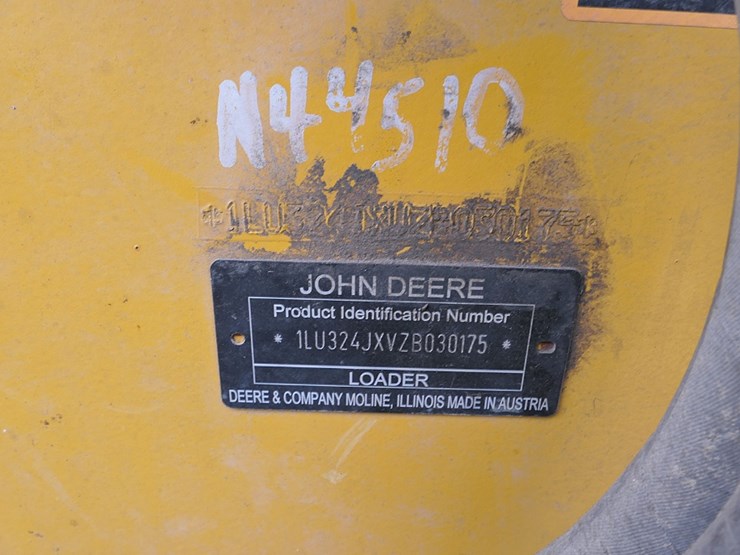 2012-deere-324j-image-30