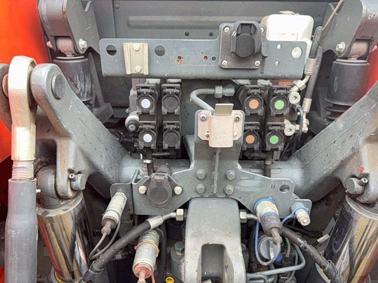 kubota-m7-172-premium-image-25