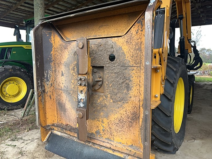 john-deere-6135e-image-21