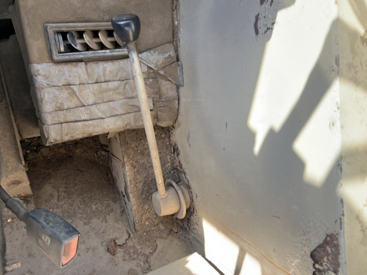 1990-caterpillar-d30d-image-23