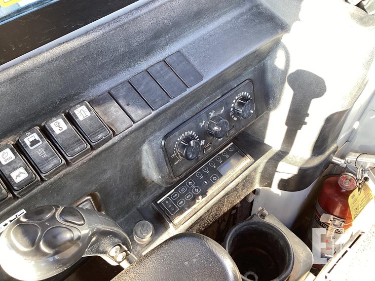 2019-takeuchi-tb290-image-17