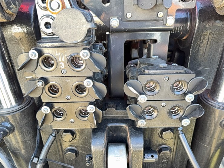 2017-case-ih-magnum-250-image-21