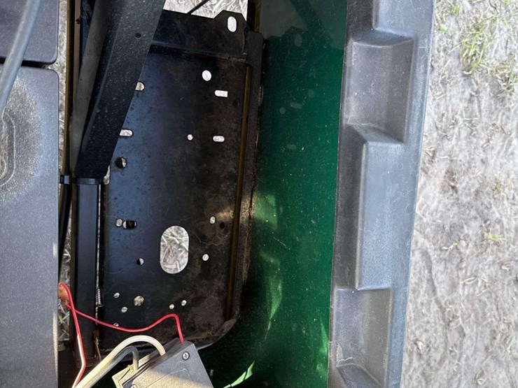 2004-e-z-go-electric-utility-cart-image-9