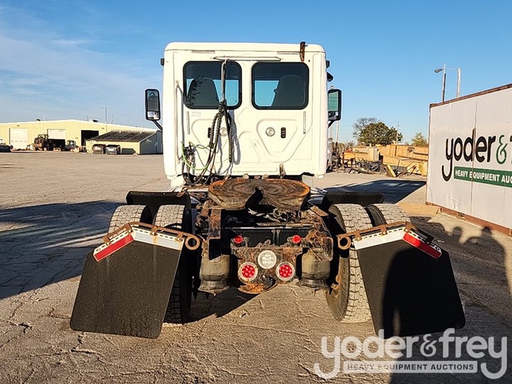 2017-freightliner-cascadia-image-4