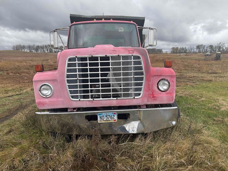 1973-ford-800-image-3