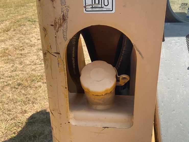 2005-gehl-4640-image-11