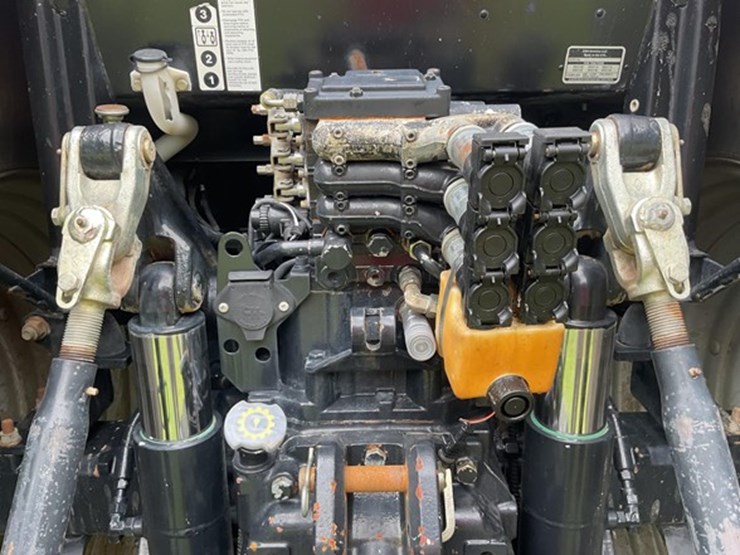 2006-case-ih-mxu135-image-16