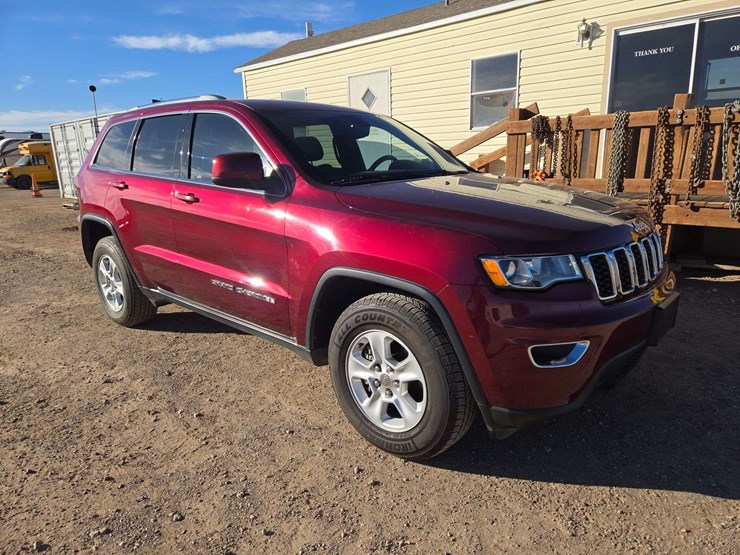 2017-jeep-grand-cherokee-laredo-image-2