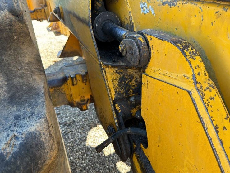 1985-john-deere-640c-image-26