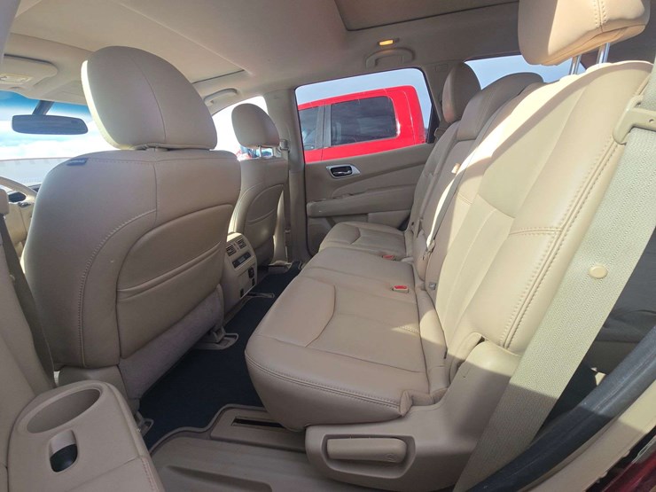 2014-nissan-pathfinder-sl-image-10