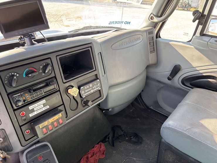 2006-international-durastar-4300-image-40