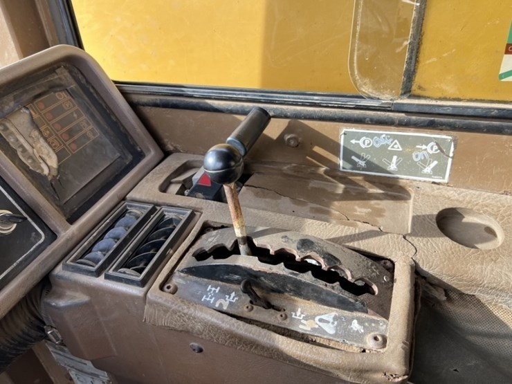 1995-caterpillar-d25d-image-23