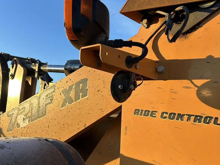 2014-case-721f-xr-image-25