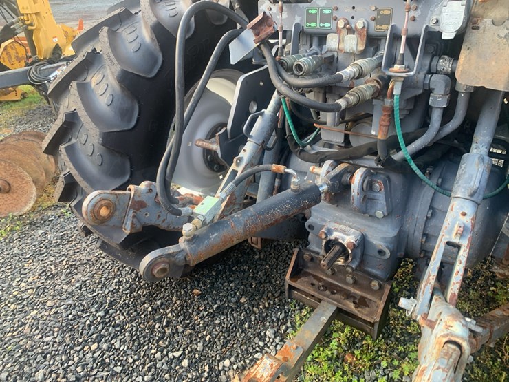 new-holland-tv140-image-8