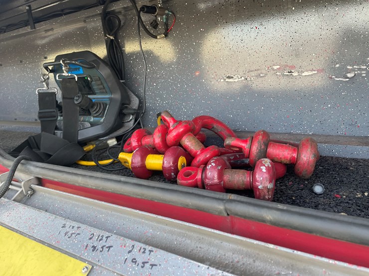 #3822-•-2019-peterbilt-heavy-rotator-truck-(has-mn-title-in-delay,-may-take-6-8-weeks)-image-97