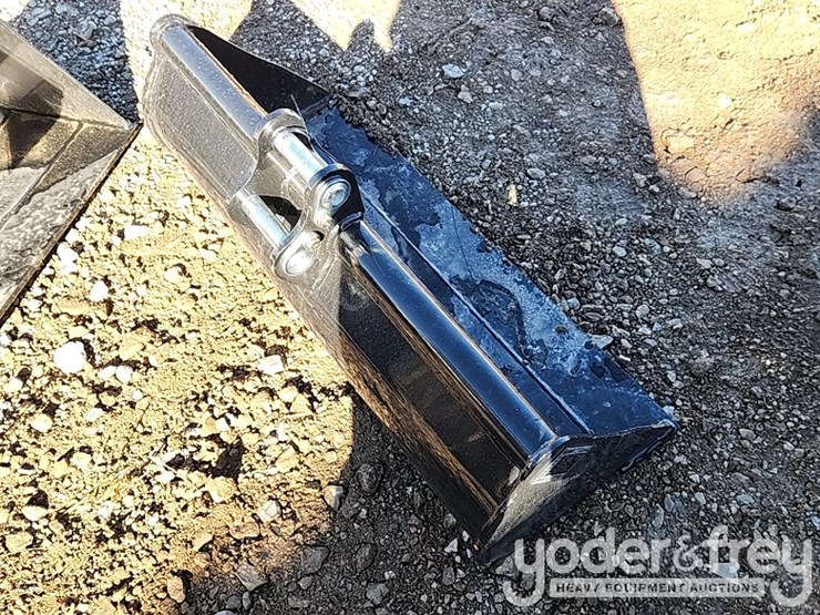 2025-32"-bucket-to-suit-mini-excavator-image-3