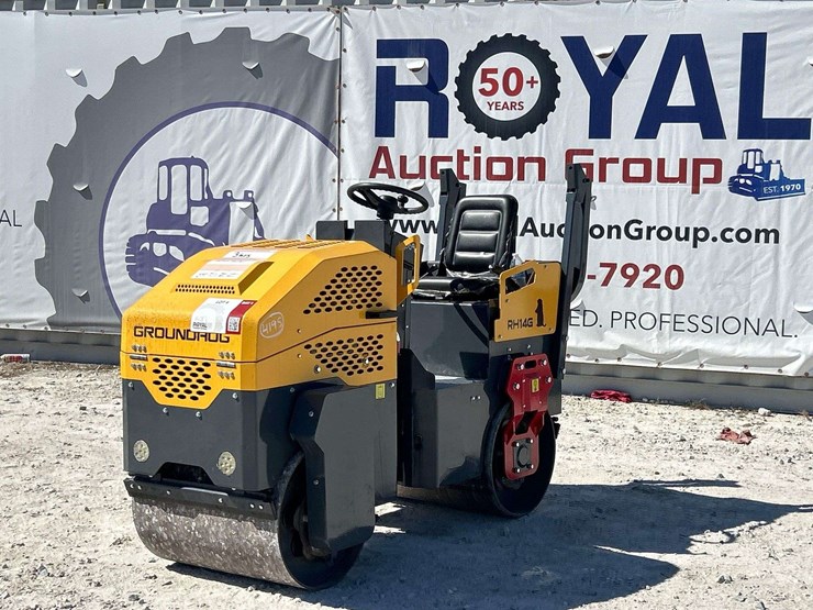 groundhog-rh14g-vibratory-articulated-tandem-smooth-drum-roller-image-1