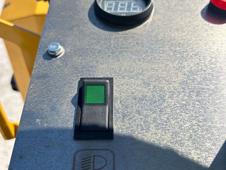 groundhog-rh14g-vibratory-articulated-tandem-smooth-drum-roller-image-14