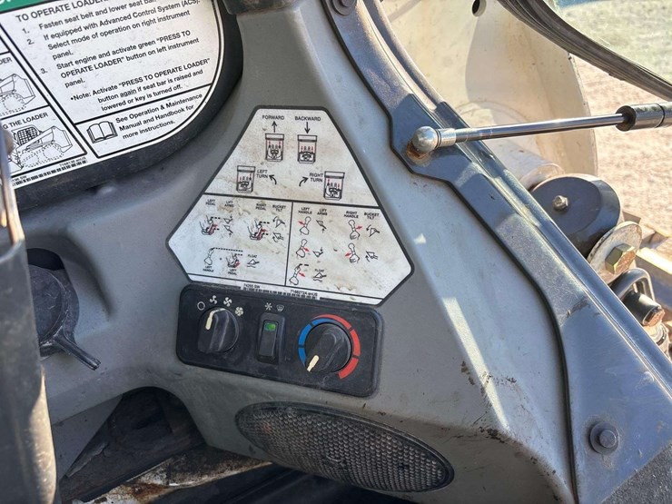 2017-bobcat-s650-image-22