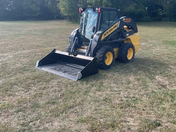 2012-new-holland-l225-image-1