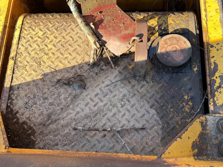 1985-john-deere-640c-image-23