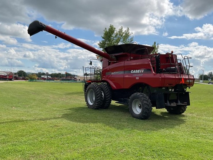 2011-case-ih-6088-image-39