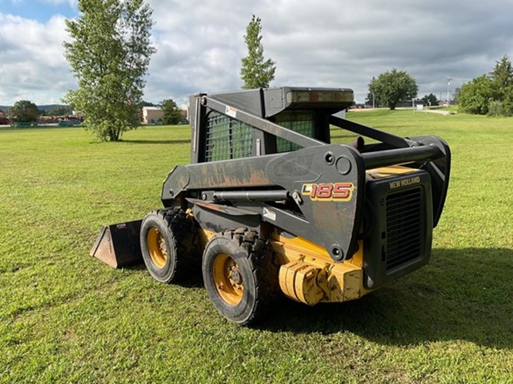 2007-new-holland-l185-image-7