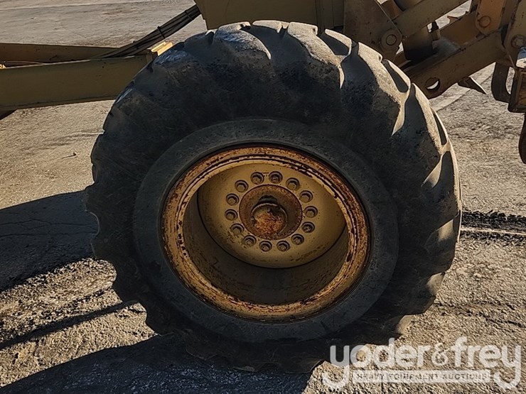 1995-deere-670b-image-8