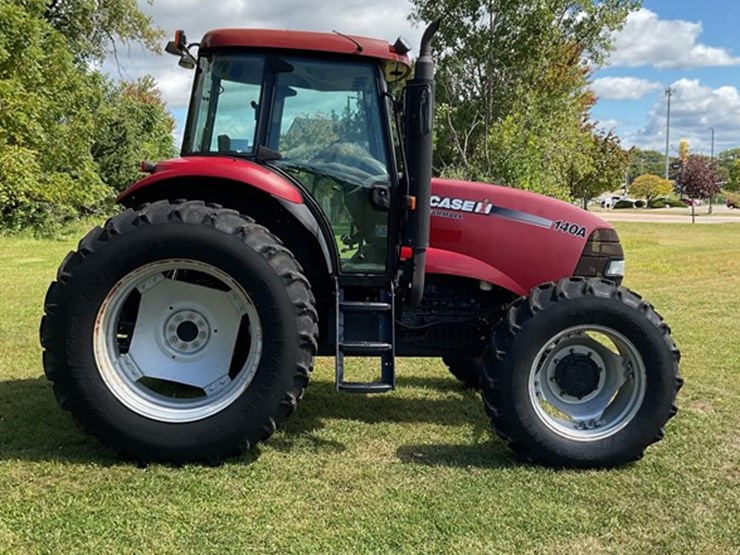 2015-case-ih-farmall-140a-image-7