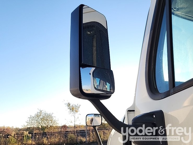 2017-freightliner-cascadia-image-14