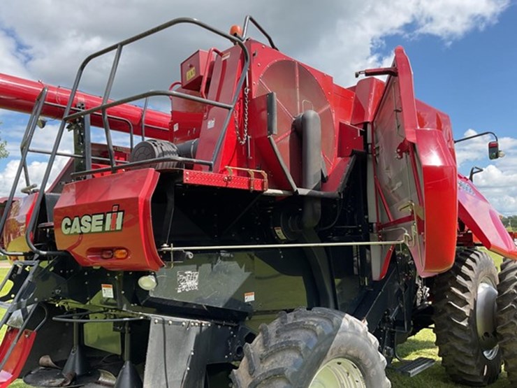 2011-case-ih-6088-image-18