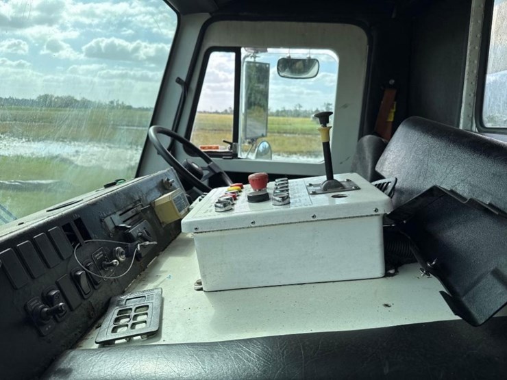 2015-mack-leu633-image-20