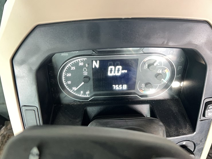 john-deere-6135e-image-8