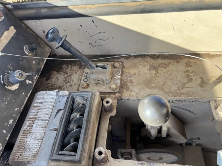 1990-caterpillar-d30d-image-24