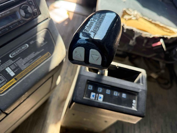 2000-freightliner-fl120-century-class-semi-image-13