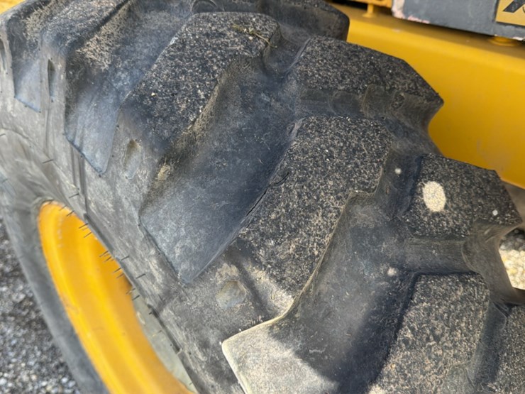 #1401-•-coyote-c14-4-compact-wheel-loader-image-29