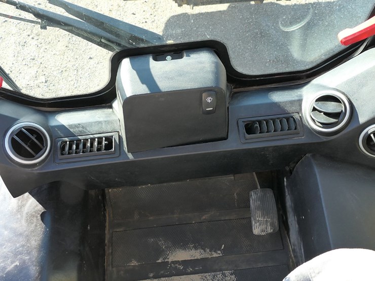 2017-jcb-3ts-8w-image-28